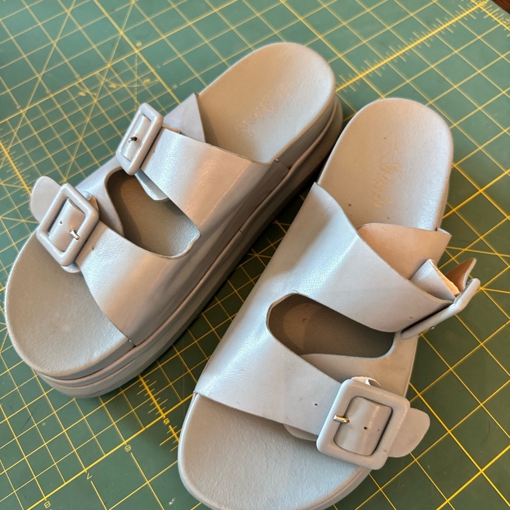 Blue Buckle Strap Sandals​